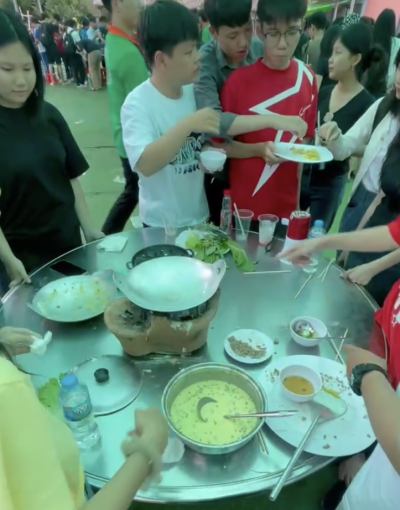 Trải Nghiệm Đổ B&aacute;nh X&egrave;o &ndash; Học L&agrave;m N&ocirc;ng D&acirc;n Tại Đất Th&eacute;p Farm, Củ Chi