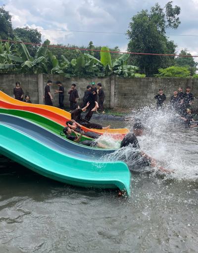 Trượt Nước Tại Đất Th&eacute;p Farm &ndash; Vui Hết M&igrave;nh, Ướt Sảng Kho&aacute;i Giữa Miền Qu&ecirc; Củ Chi
